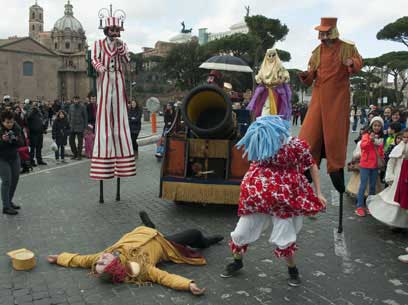 Parata e spettacolo di teatro di strada CSC