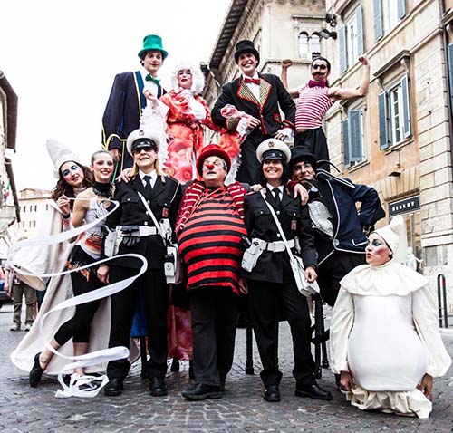 spettacolo itinerante onirica per le vie di Perugia